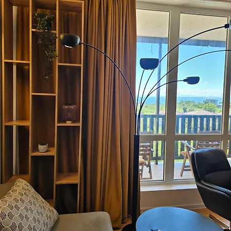 아파트 трехкомнатный с видом на море