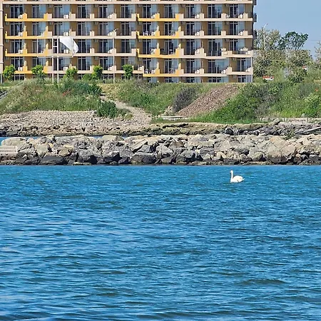 трехкомнатный с видом на море 아헬로이